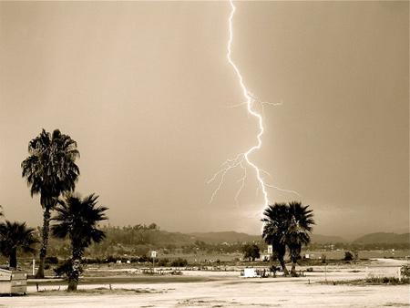 19-Lightning-in-Lake-Elsinore Photos of Lightning - Lightning in Lake Elsinore