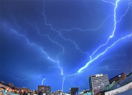 21-As-It-Scattered-Across-The-Sky Photos of Lightning - As It Scattered Across The Sky