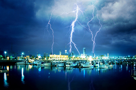 8-Shine-in-the-Darkness Photos of Lightning - Shine in the Darkness