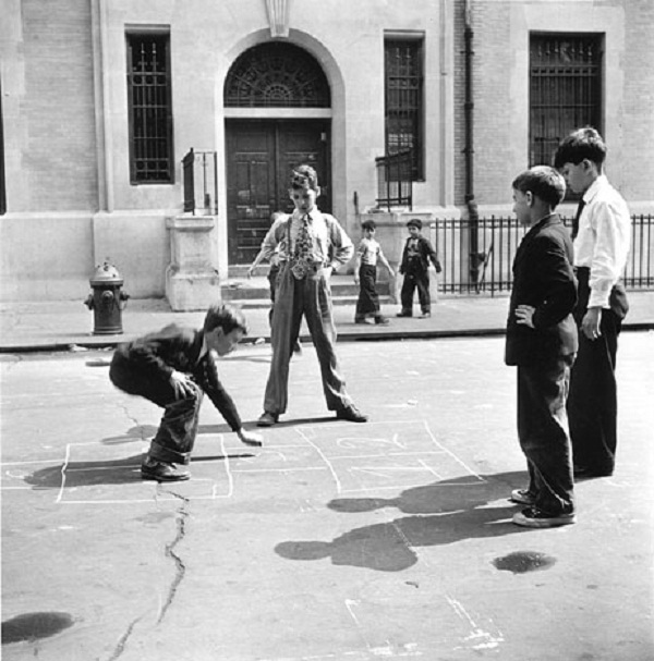 Image by Arthur Leipzig from http://www.arthurleipzig.com/photofolder/