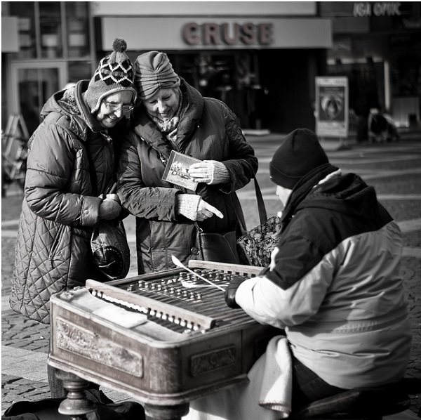 Image by Thomas Szynkiewicz at http://www.flickr.com/photos/dasfotoimaginarium/6835759269/in/set-72157628812145103