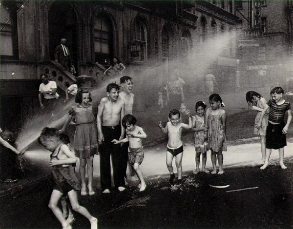 Image by Weegee at http://www.all-art.org/photography/MM-%20Weegee.htm