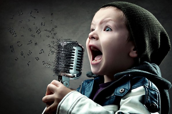 Kid Singing via Myrandomstuff.se