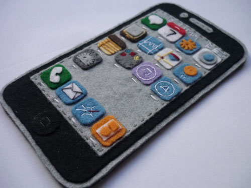iPhone 4 Felt Case iPhone 4 Felt Case via YouTheDesigner