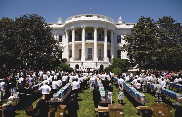 Steelers_at_White_House_front_yard_2009