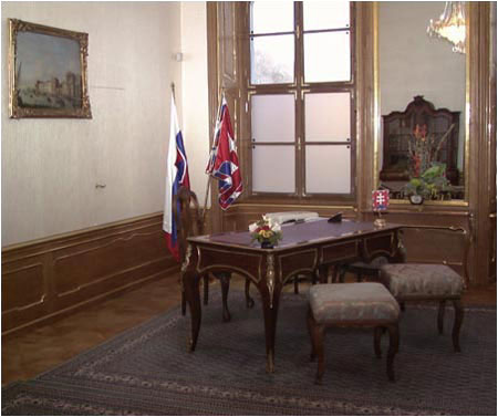 pracovna_prezidenta_01