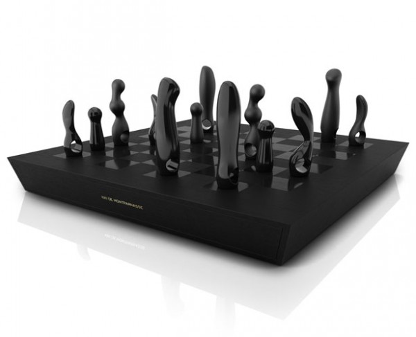 Black Curves Chess Set