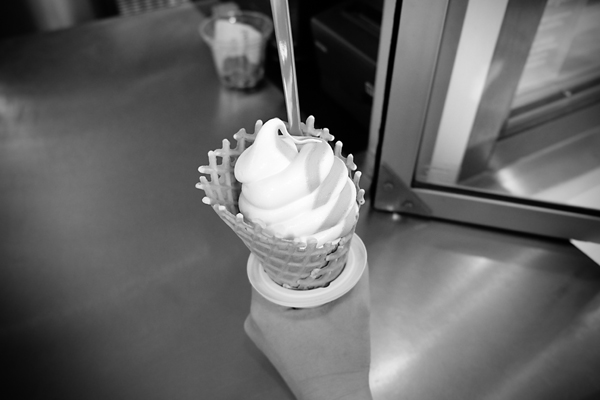 2014-06-4-Life-Of-Pix-Free-Stock-Photo-black-and-white-ice-cream