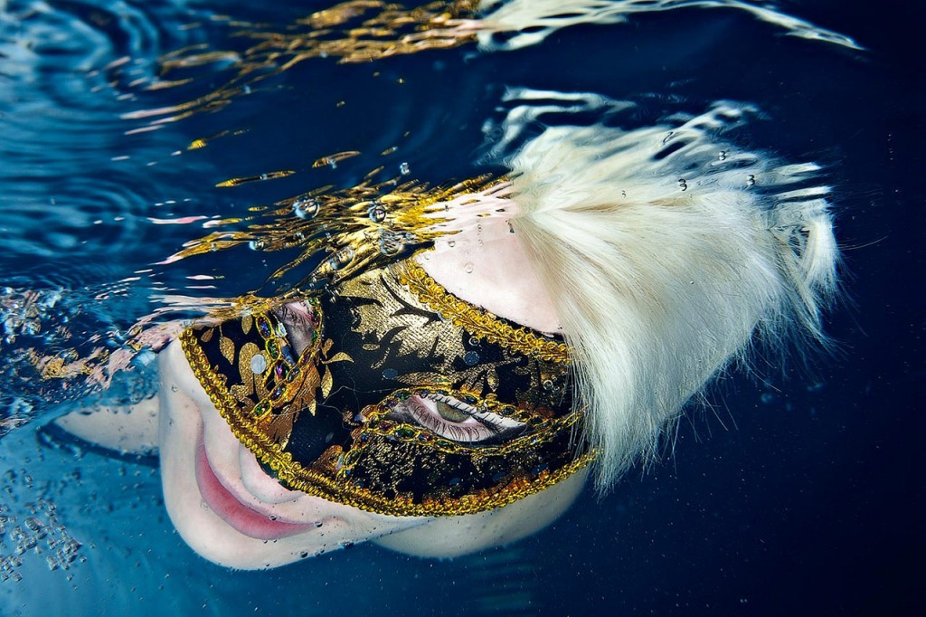 Unterwasser-Portraitfotografie-Shooting-Karnevalsmaske
